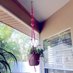 Macrame plant hanger